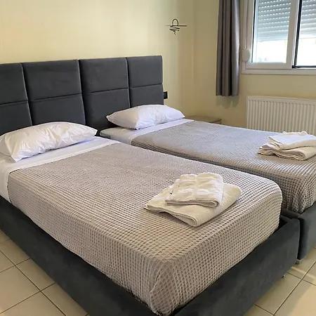 Lefkoma * Skiathos Town