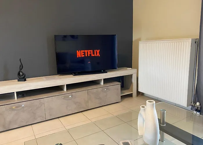 Lefkoma Skiathos Town