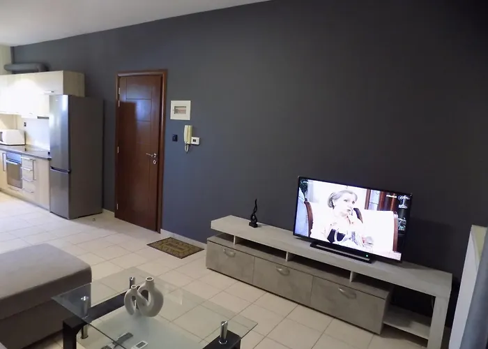 Lefkoma Skiathos Town