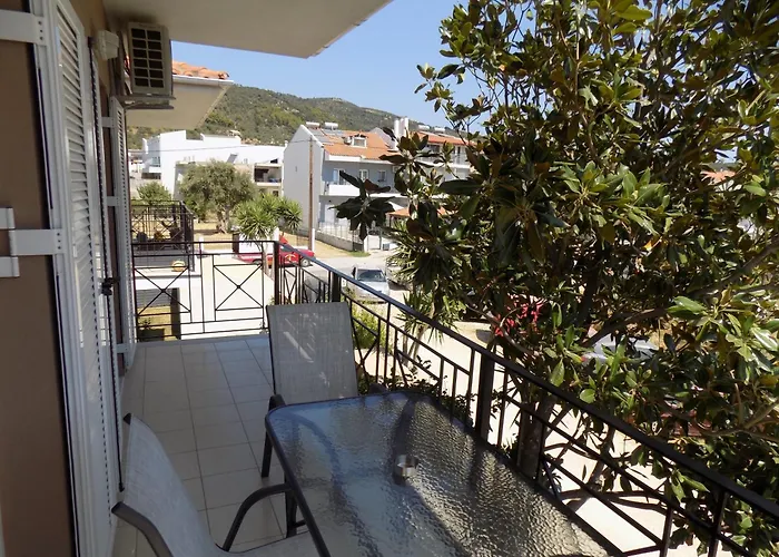 Lefkoma * Skiathos Chora